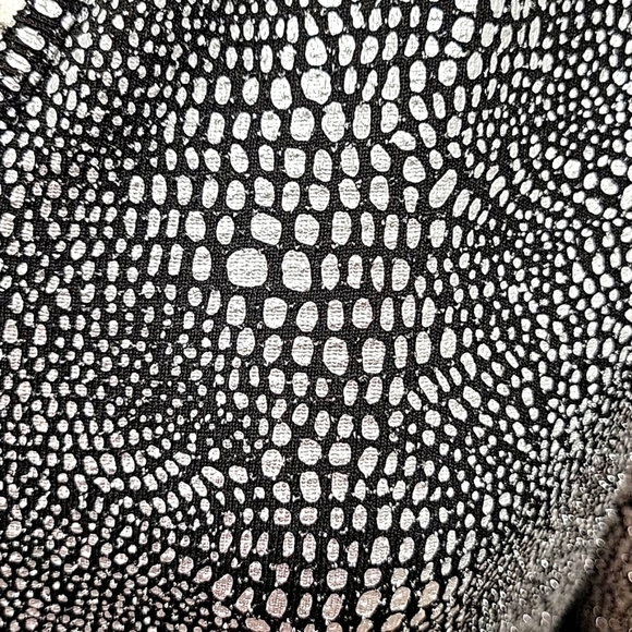 BYdesign Silver and Black Woman's Top Size M 3/4 Sleeves Round Neck with Chain - Picture 4 of 10